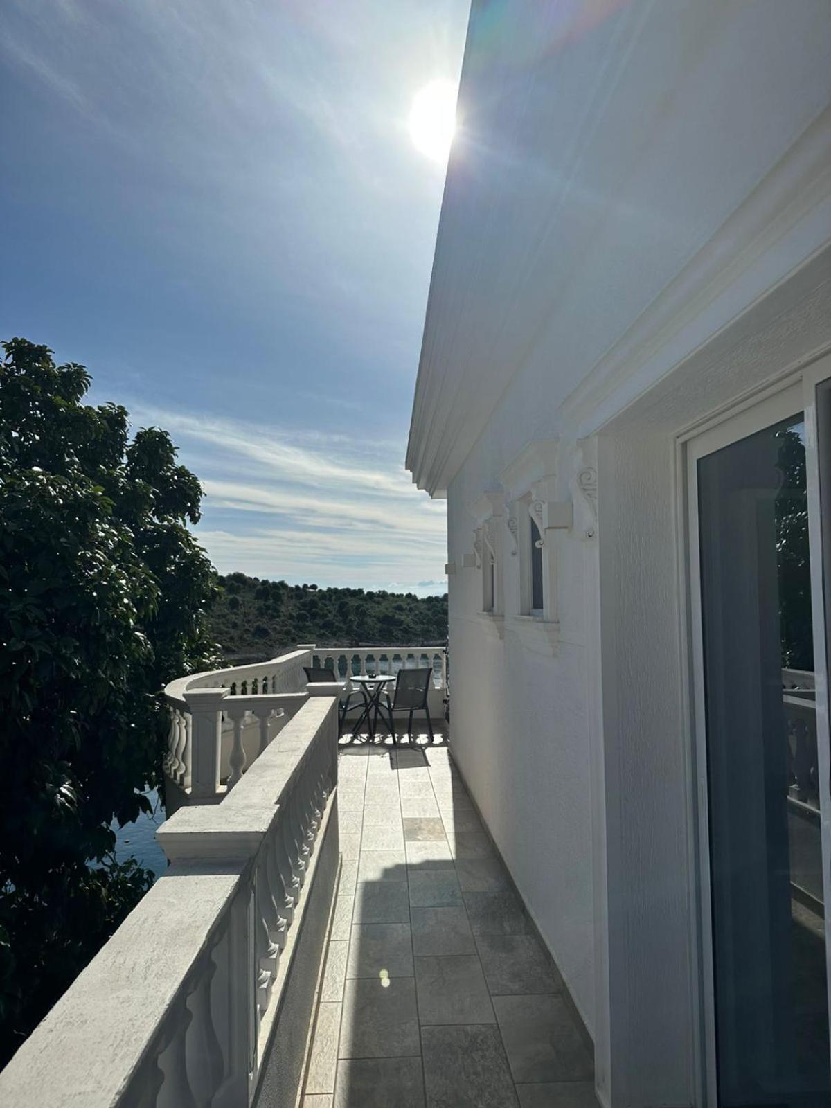 Luxury Villa Alisja Sarande With Private Beach Zewnętrze zdjęcie